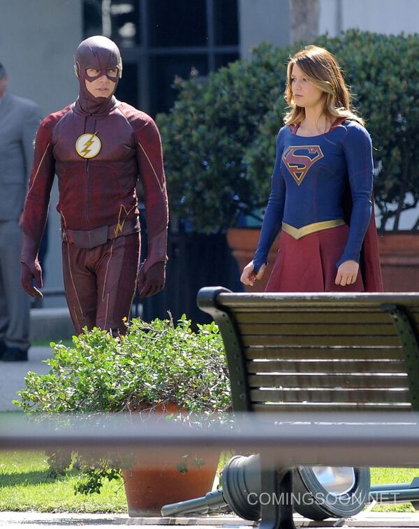 First Set Photos from Flash/Supergirl Crossover