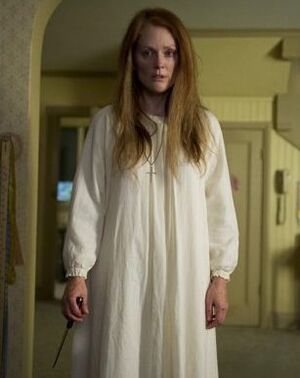 Disturbing Julianne Moore in Carrie