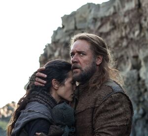 Noah (Russell Crowe) protecting wife and kid