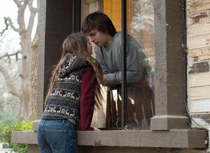 Kaitlyn Dever and Ansel Elgort kissing through the window