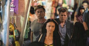 Chris Hemsworth runs around the city in Blackhat