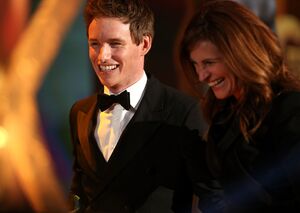 Eddie Redmayne wins SAG Award for The Theory of Everything, 