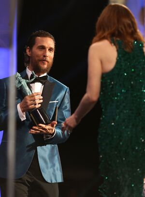 Matthew McConaughey about to give Julianne Moore a SAG Award