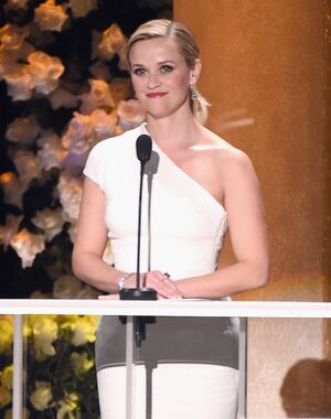 Reese Witherspoon announcing a 2015 SAG Award