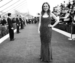 Julianne Moore in black-and-white on SAG red carpet