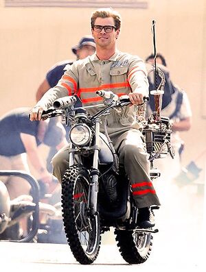 Chris Hemsworth on the set of the new 'Ghostbusters' film