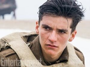 Fionn Whitehead up-close in the first official image from Christopher Nolan's 'Dunkirk'