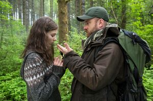 Ben Foster and Thomasin McKenzie in Leave No Trace
