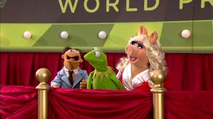 Kermit, Miss Piggy and Walter report from the green carpet at the world premiere of The Muppets