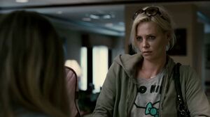 Charlize Theron has no dog in her bag in Young Adult