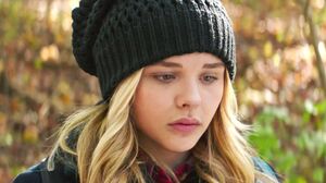 Aliens invade in new trailer for 'The 5th Wave' with Chloe G